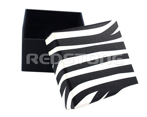 Čierno-biela papierová krabička